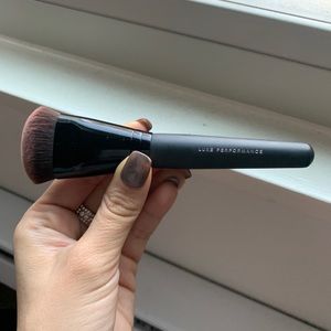NWT Bare Minerals Luxe Performance makeup brush